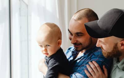 El laberinto legal que sufren las parejas homosexuales para inscribir a sus hijos